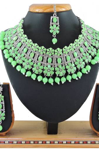Multicolor designer function wear ad necklace set