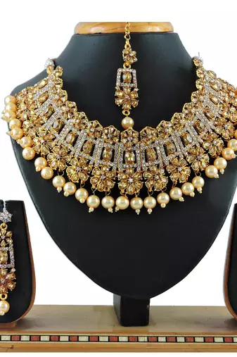 Multicolor designer function wear ad necklace set