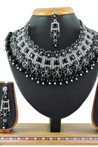 Black designer function wear ad necklace set
