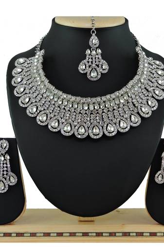 Multicolor designer function wear ad necklace set
