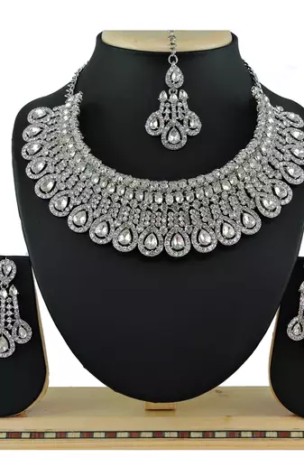 Multicolor designer function wear ad necklace set