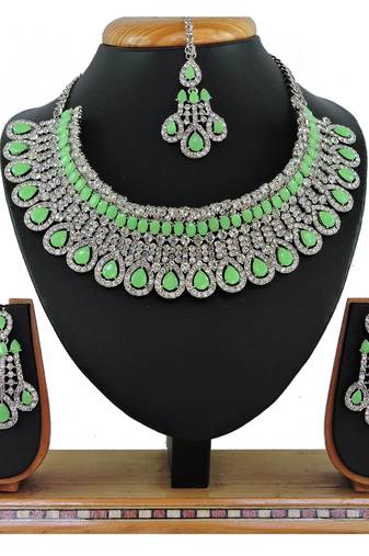 Multicolor designer function wear ad necklace set