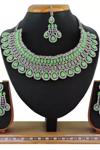 Multicolor designer function wear ad necklace set