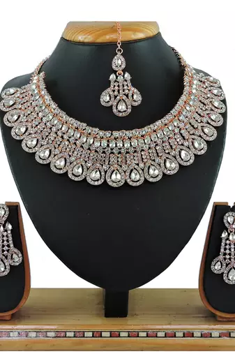 Multicolor designer function wear ad necklace set