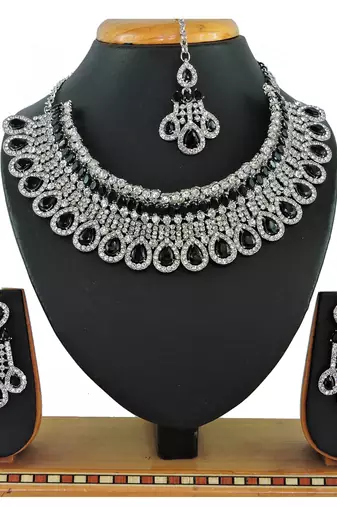 Black designer function wear ad necklace set