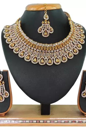 Multicolor designer function wear ad necklace set
