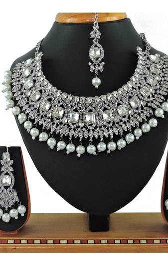 Multicolor designer function wear ad necklace set