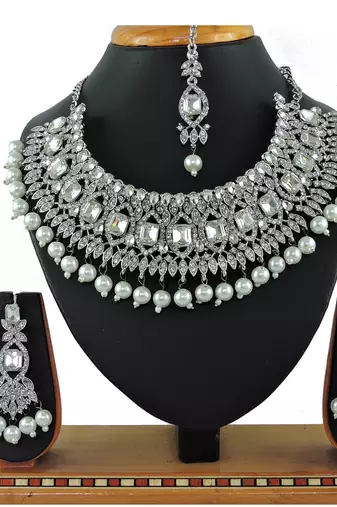 Multicolor designer function wear ad necklace set
