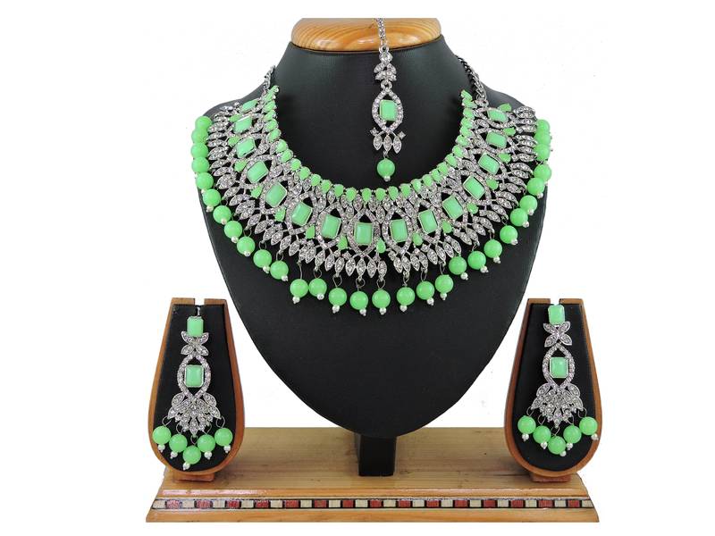 Multicolor designer function wear ad necklace set