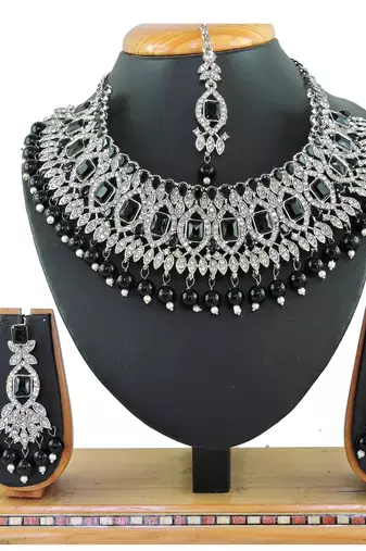 Black designer function wear ad necklace set