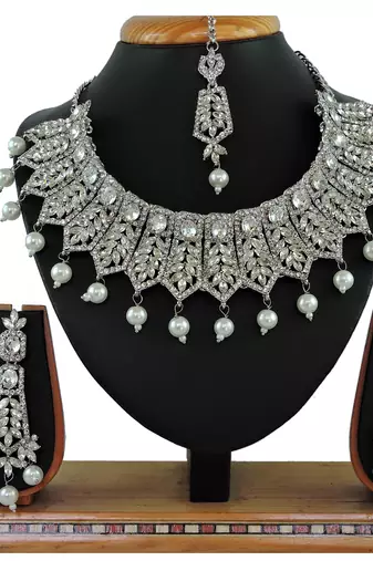 Multicolor designer function wear ad necklace set