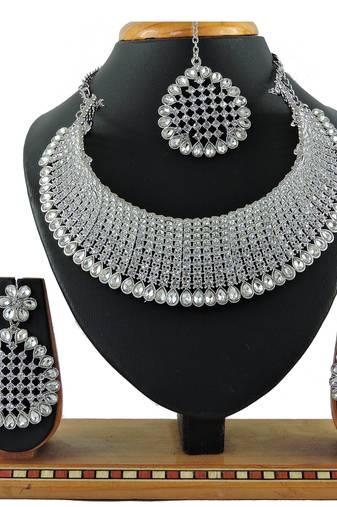 Multicolor designer function wear ad necklace set