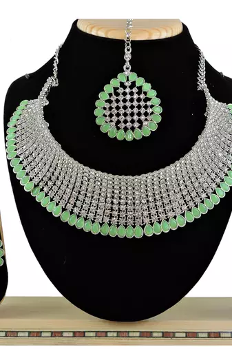 Multicolor designer function wear ad necklace set