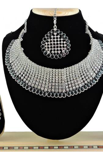 Black designer function wear ad necklace set
