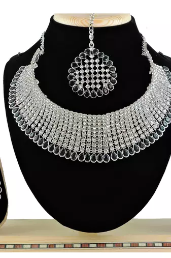 Black designer function wear ad necklace set