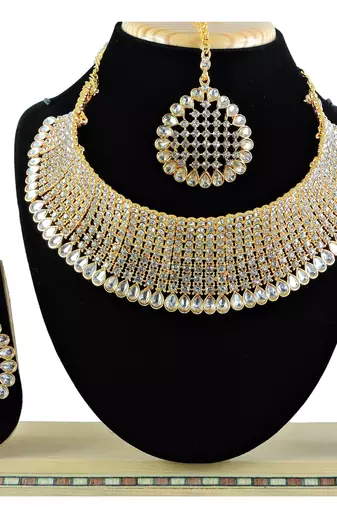 Multicolor designer function wear ad necklace set