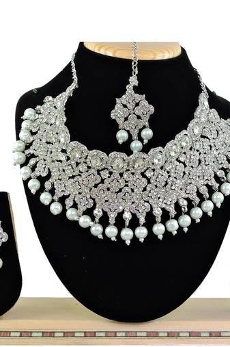 Multicolor designer function wear ad necklace set