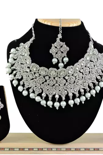 Multicolor designer function wear ad necklace set