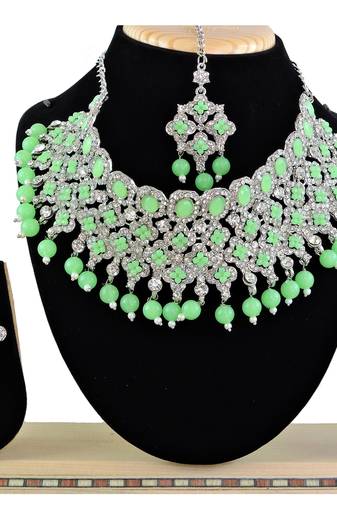 Multicolor designer function wear ad necklace set