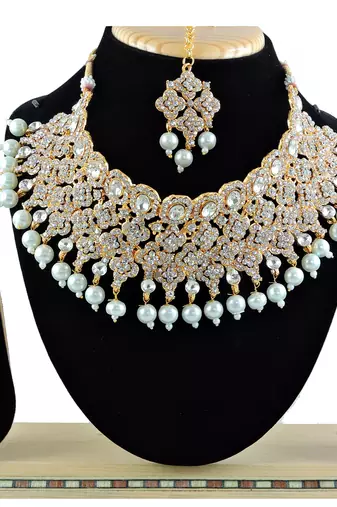 Multicolor designer function wear ad necklace set