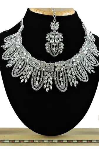 Multicolor designer function wear ad necklace set