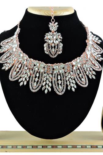 Multicolor designer function wear ad necklace set
