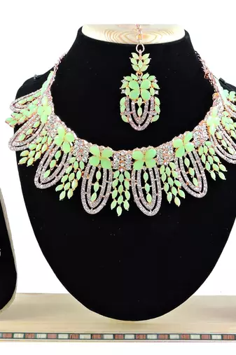 Multicolor designer function wear ad necklace set