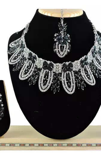 Black designer function wear ad necklace set