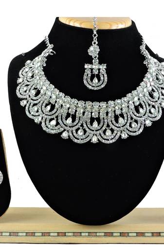 Multicolor designer function wear ad necklace set
