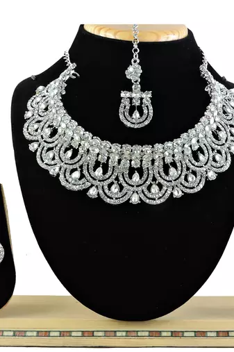 Multicolor designer function wear ad necklace set