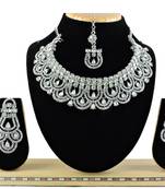 Multicolor designer function wear ad necklace set