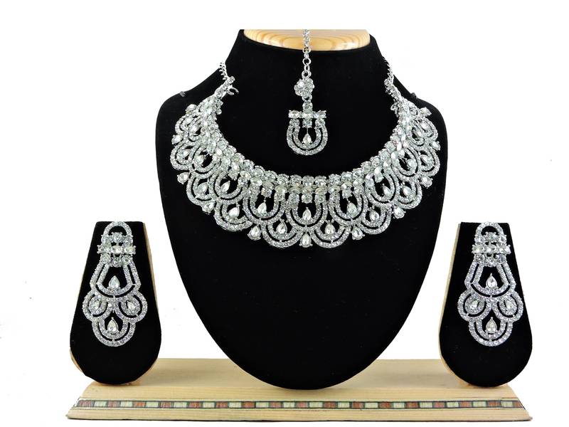 Multicolor designer function wear ad necklace set
