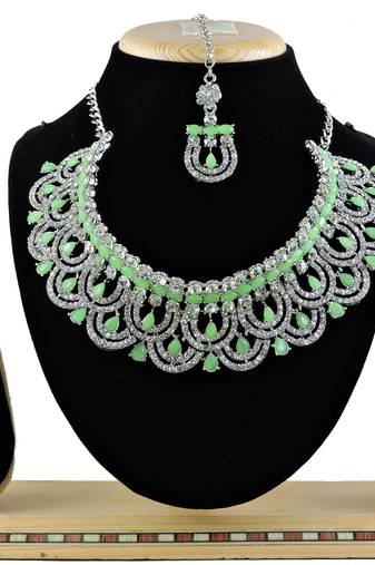 Multicolor designer function wear ad necklace set