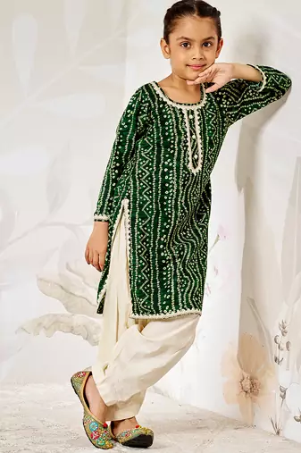 Girl's traditional green bandhanikurta patiala set with foil print bandhani for festival wear (22-30)