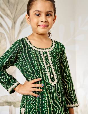 Girl's traditional green bandhanikurta patiala set with foil print bandhani for festival wear (22-30) 2
