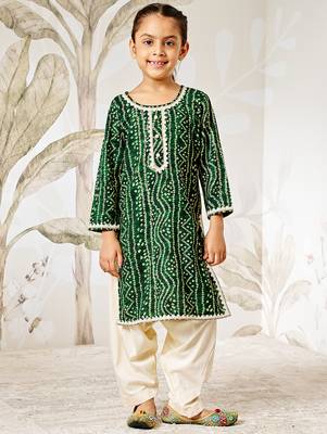 Girl's traditional green bandhanikurta patiala set with foil print bandhani for festival wear (22-30) 3