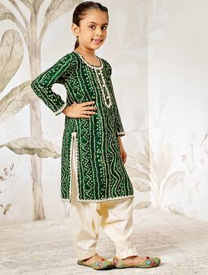 Girl's traditional green bandhanikurta patiala set with foil print bandhani for festival wear (22-30) 4