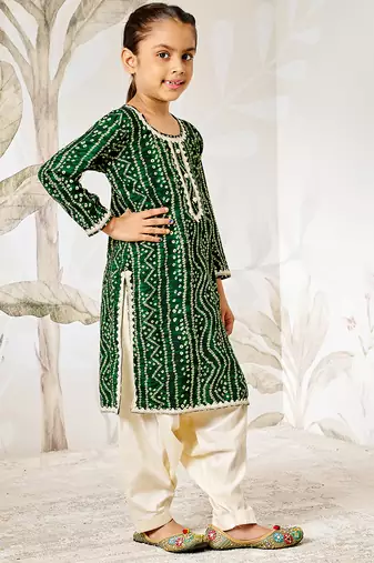 Girl's traditional green bandhanikurta patiala set with foil print bandhani for festival wear (22-30)