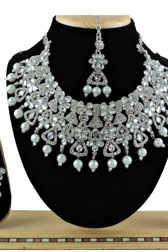 Multicolor designer function wear ad necklace set