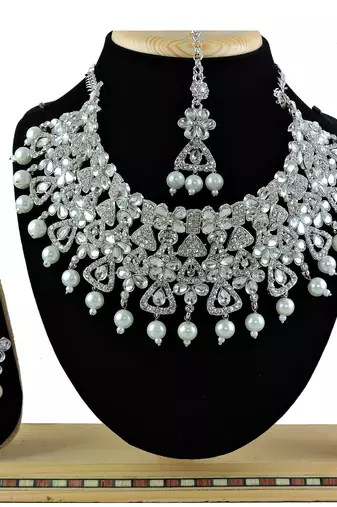 Multicolor designer function wear ad necklace set