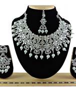 Multicolor designer function wear ad necklace set