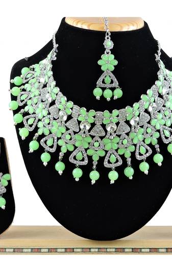 Multicolor designer function wear ad necklace set