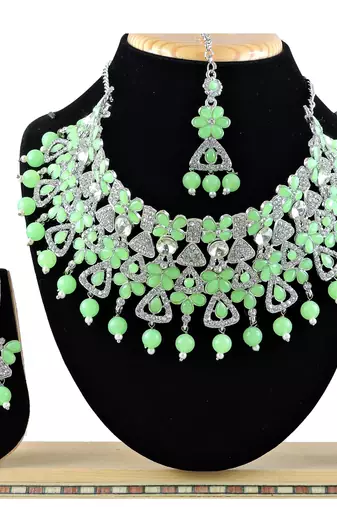 Multicolor designer function wear ad necklace set