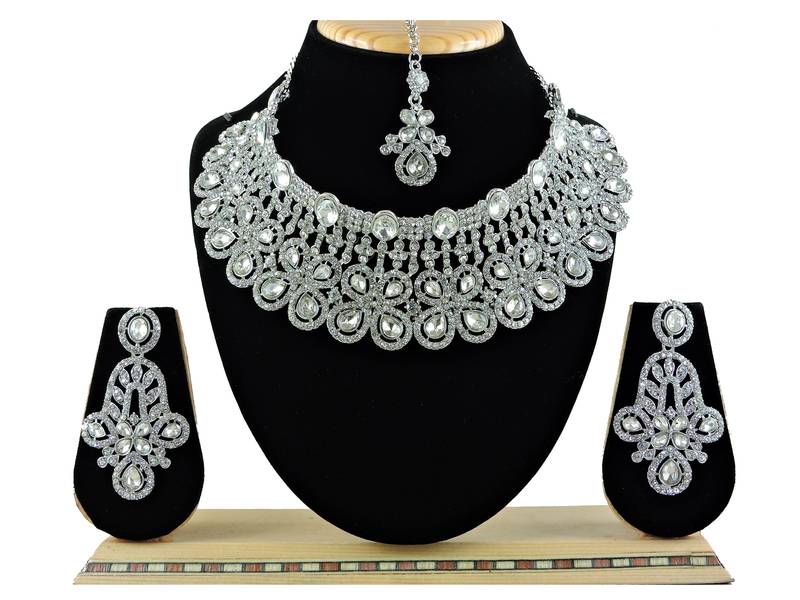 Multicolor designer function wear ad necklace set