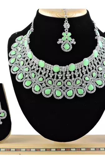 Multicolor designer function wear ad necklace set