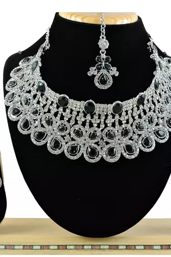 Black designer function wear ad necklace set