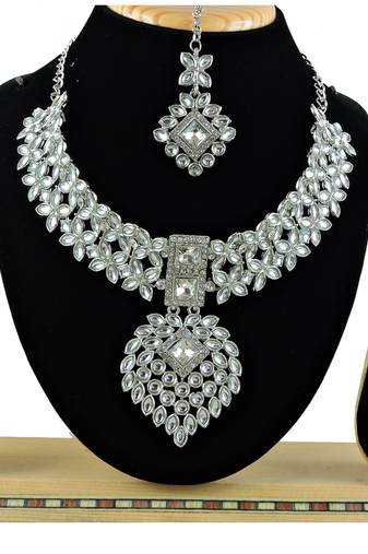 Multicolor designer function wear ad necklace set