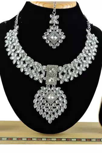 Multicolor designer function wear ad necklace set