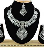Multicolor designer function wear ad necklace set