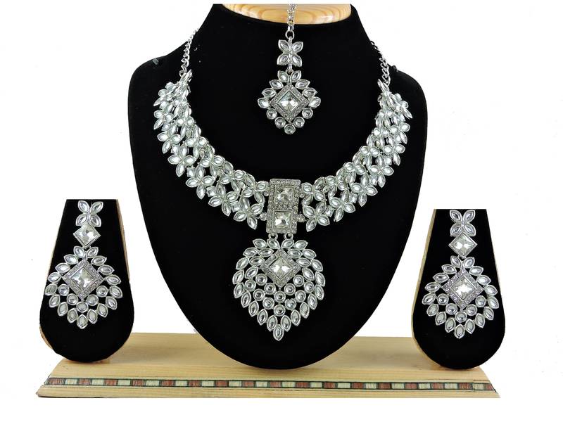 Multicolor designer function wear ad necklace set